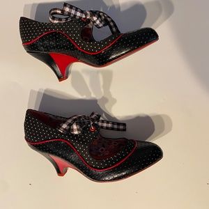 Poetic License size 6, never worn, black, red & white polka dot heels. cute bow